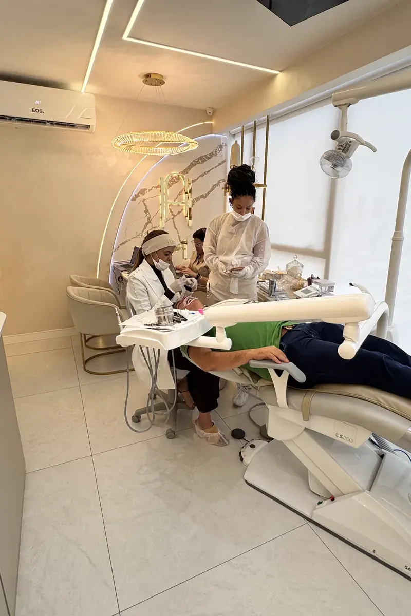 Implante dentário no Instituto Ama