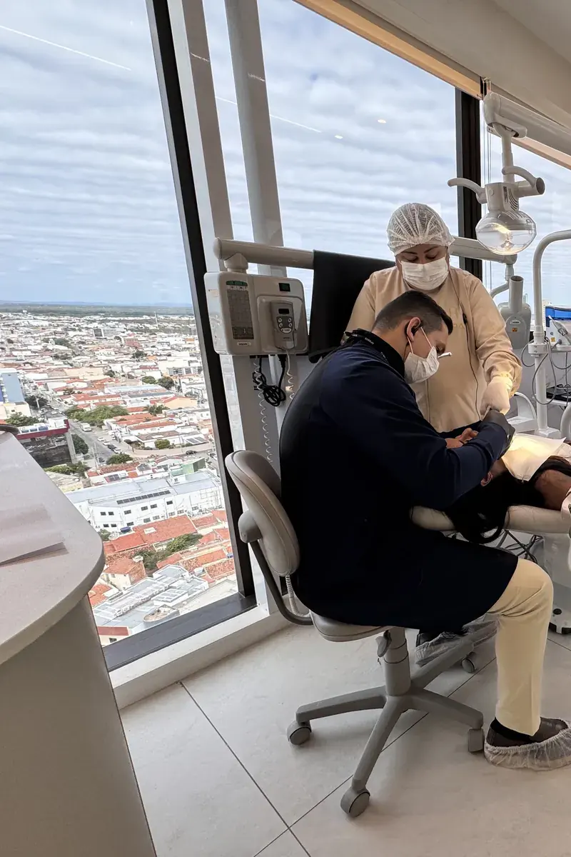 Prótese dentária e coroas no Instituto Ama